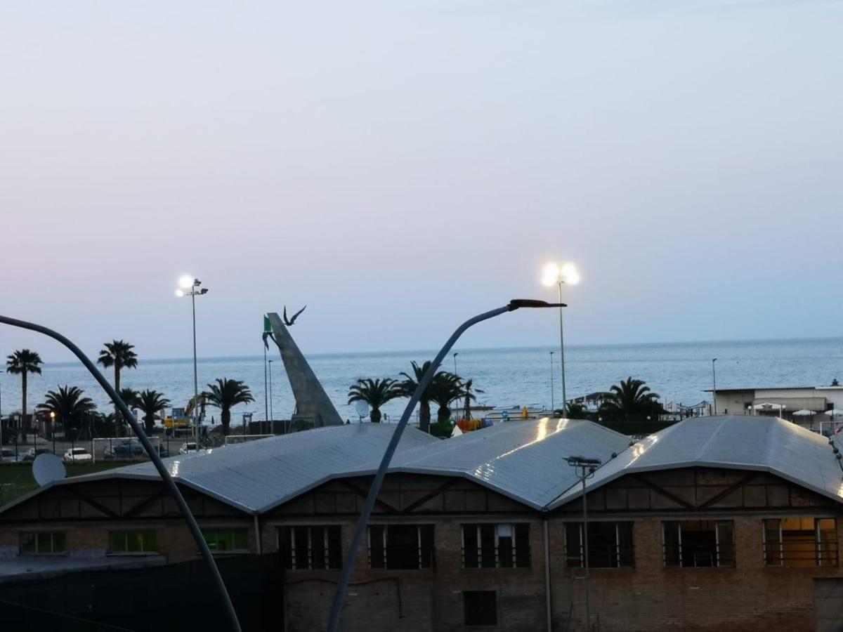 Appartamento Sopra Il Mare Civitanova Marche Bagian luar foto